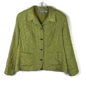 Chico’s Crinkled Button Up Long Sleeve Collar Neck Shirt in Green